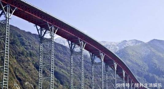  「赞叹」这座大桥创四个“世界第一”，如同盘旋巨龙，老外赞叹