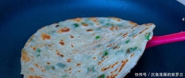 「柔软」葱花饼这样做,不需要烫面照样柔软,1分钟出锅,放凉也不发硬!