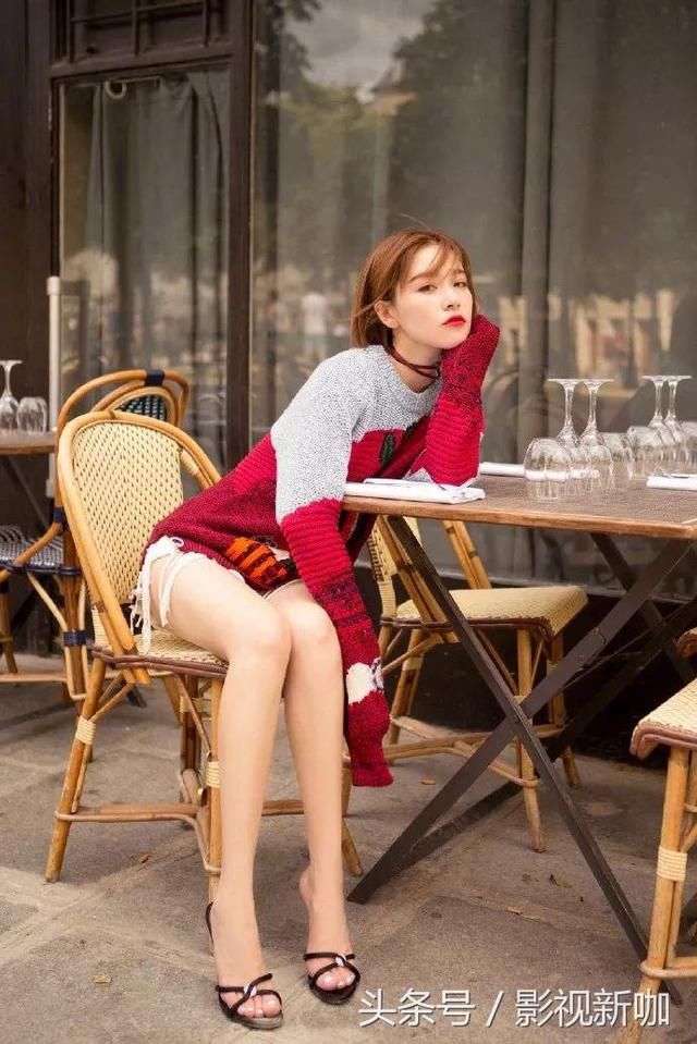 阚清子30岁，景甜也30岁，二人同穿短裤，网友：这腿根本没法比！