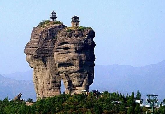 中国最神奇的一座寺庙，修建在陡峭山顶之上，它的来历至今是谜