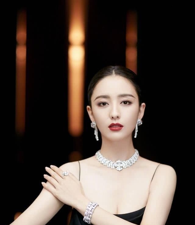  脸上@脸上有这3个特征的女人，往往都“不显老”，同时中两个的很少见