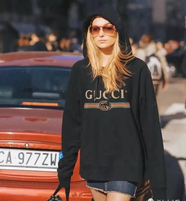  漂亮：时尚街拍示范性，这25套连帽卫衣穿衣搭配，究竟漂亮在哪儿？