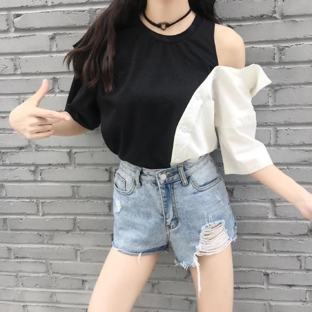 黑色半袖搭配浅色牛仔短裤，气质小女人的形象脱颖而出