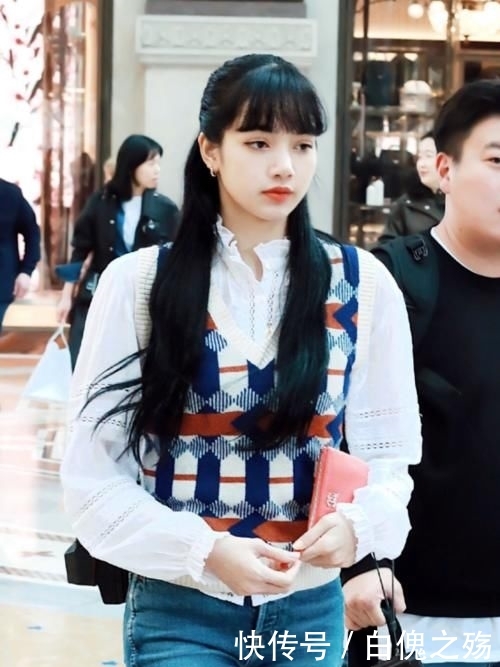 「设计上」Lisa还真是让人心动呢!纯黑色休闲服装穿搭,看上去攻气十足