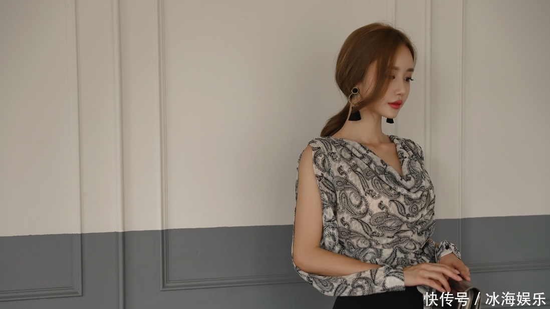 #墨色#▼孙允珠▲170821图片_RO更新(墨色水母气泡灰雾缀褶露背衫)