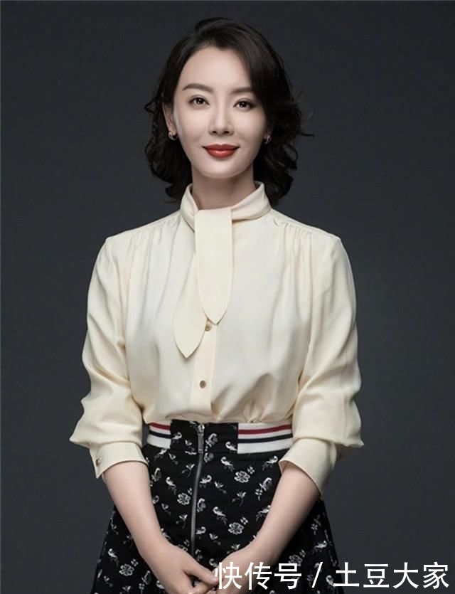  气质■女人过了40岁最好不要穿这4种衣服出门，不仅毫无气质还特别掉价