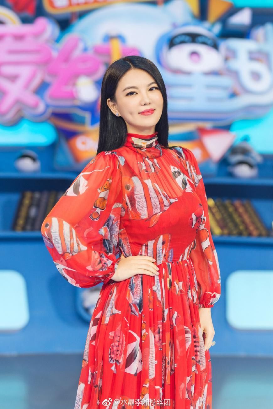 42岁李湘成功逆袭!瘦掉20斤不止 颜值爆表，穿衣品味直线上升