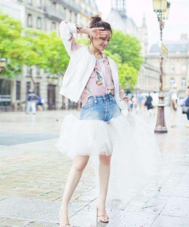 以为穿上“流行紫”就是梦幻少女？真想帮袁姗姗把袖子剪掉！