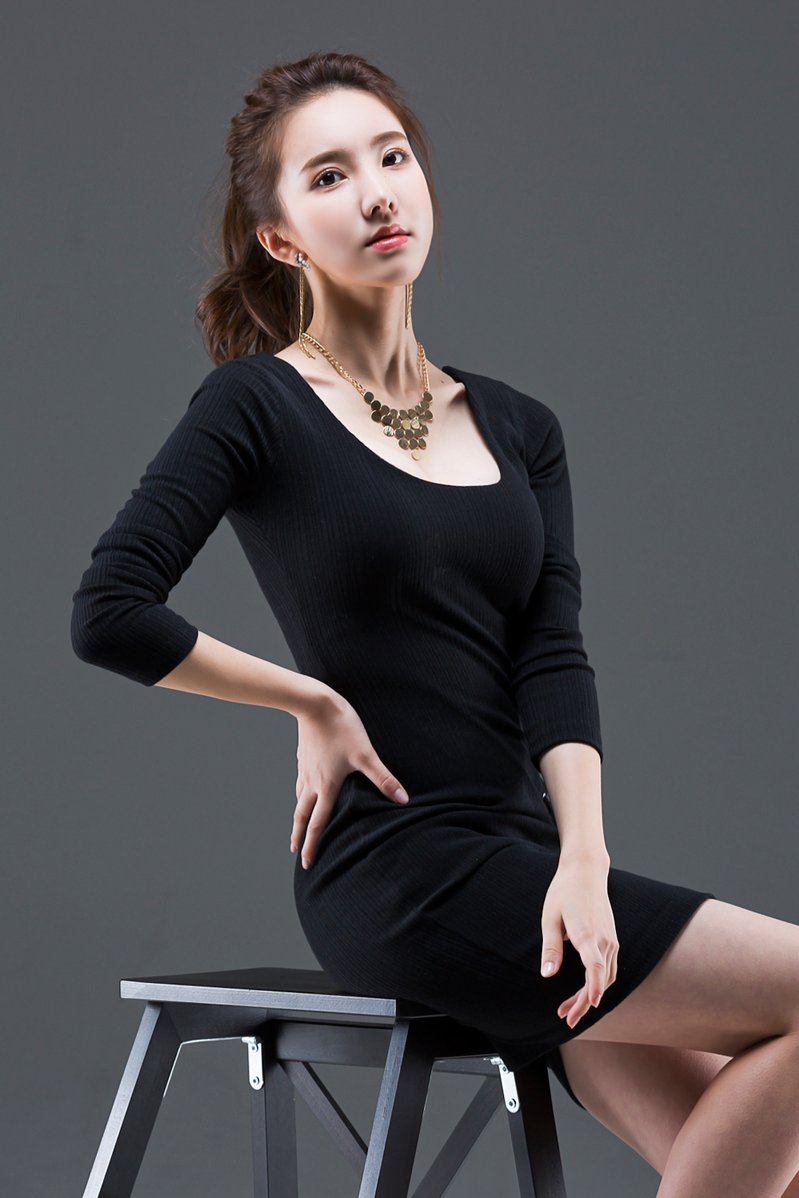 天穹埃文茅斯侧面系带连衣裙