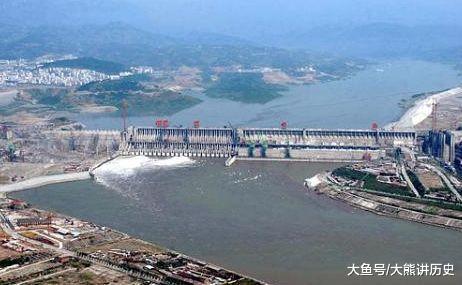 当时修建三峡大坝，是怎样截断长江急流的？真佩服中国工程师