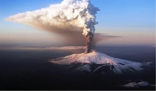 拉响警戒！欧洲火山12月再次“苏醒”，日本专家曾担心富士山喷发