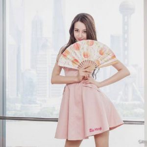 杨幂新剧剧照曝光，全素颜出镜，网友吐槽：真的是又黑又老气