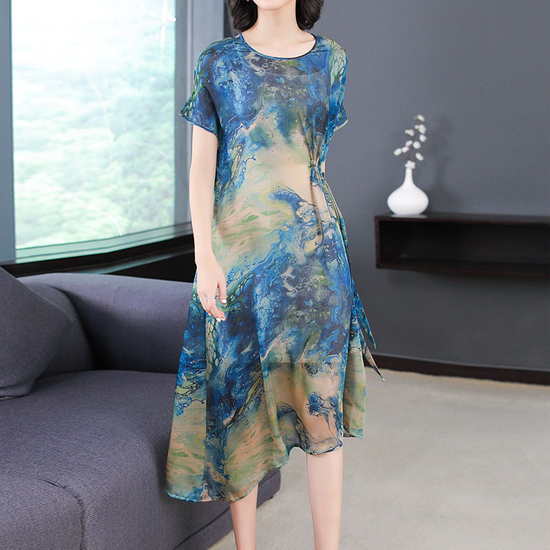 现在女人太敢穿，秀出好身材迷死一大片，简直移不开眼