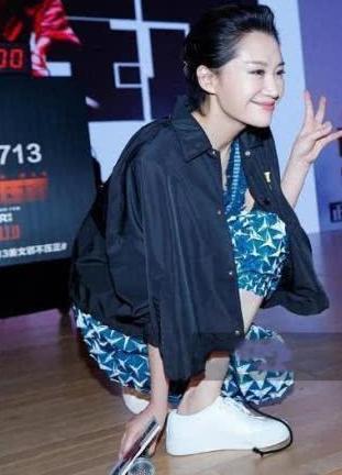 许晴穿连体裤，刘涛穿连体裤，原来已生育和未生育的区别这么大！