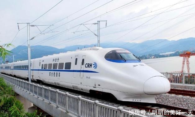 中国最令人难熬的动车:长达7小时没信号,乘客要么发呆要么睡觉