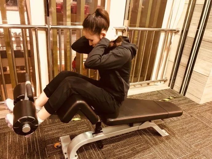 羡慕| 瘦身14斤达到颜值巅峰,林允的少女肌也太水灵了!