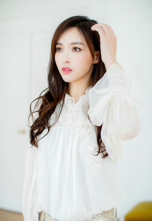 唐嫣仅换了一款眉,年轻了不止十岁,选对眉形很关键!