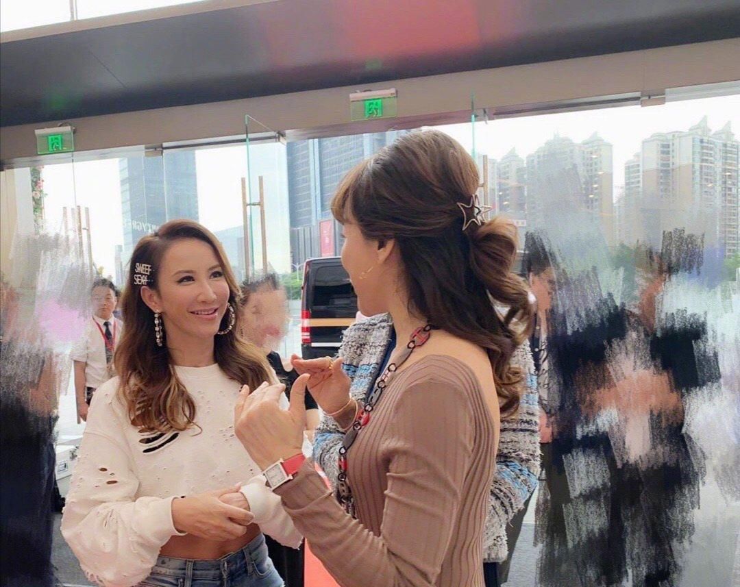 『看起来更』李玟气质还是那么好，露脐破洞装潮力四射，女神份儿依旧不减