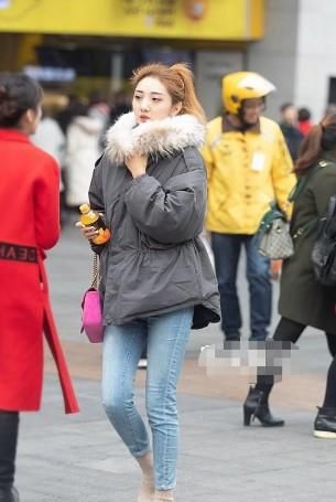  『气质』路人街拍，小姐姐这身打扮就很符合知性的温柔女人气质
