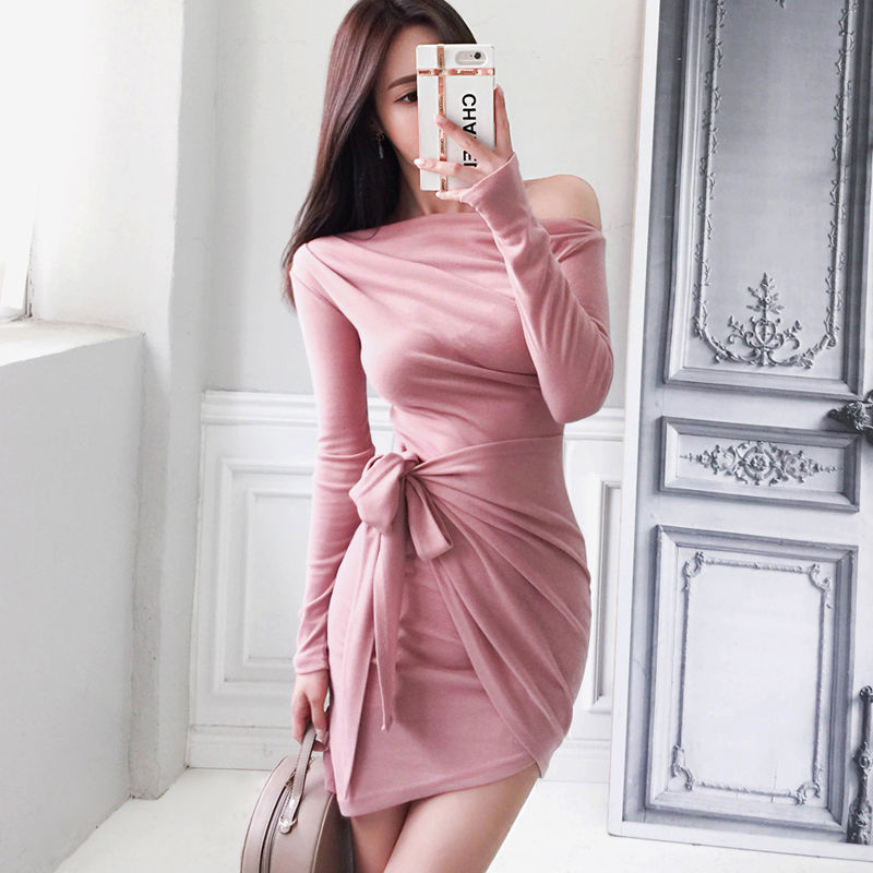 包臀裙已经过时了，如今“闷包裙”正当道，优雅时髦又迷人