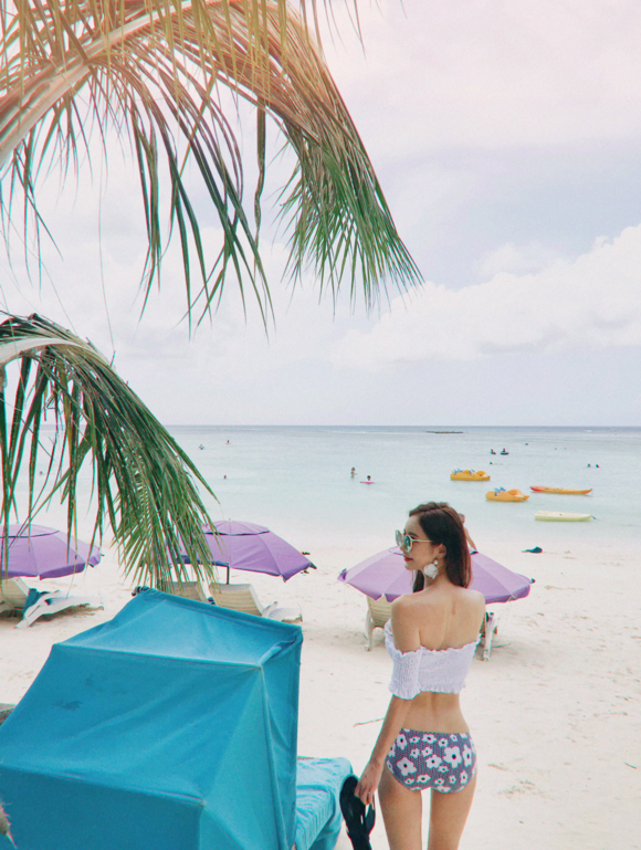 女神孙允珠,云彩烟花白茉莉梦露抹胸泳衣