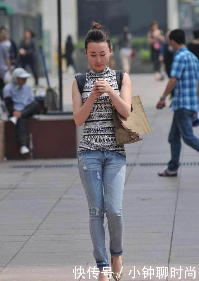 穿上修身牛仔裤让自己变得更迷人,尽情展现自己美!