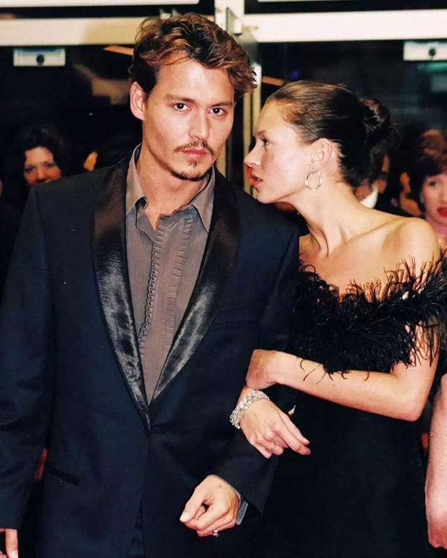 好看的配饰那么多，为啥时装精们都在戴这款？