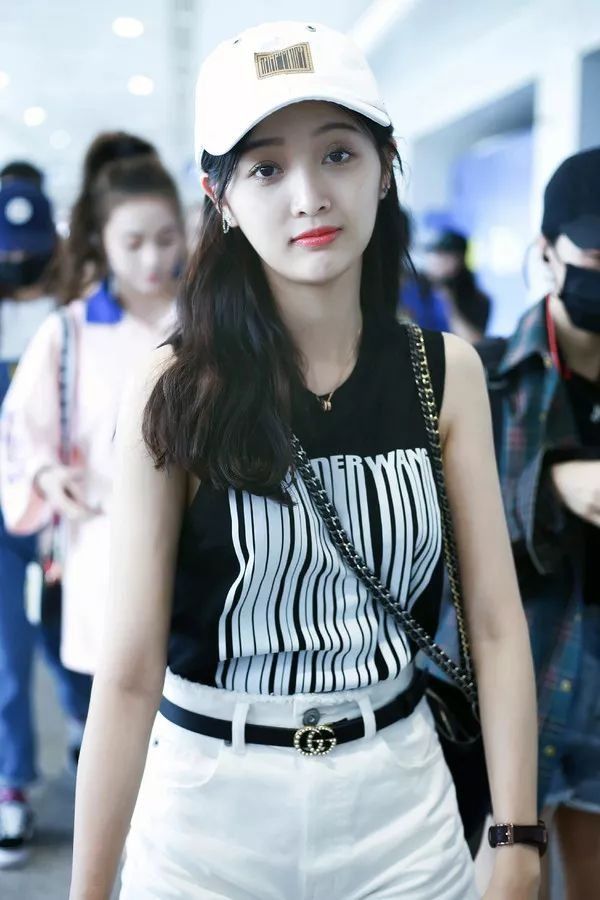 晴格格王艳让人不敢认!杨烁老婆原来是她…【海报街拍】