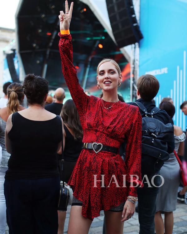 生娃当妈、身材走样，“宇宙第一博主”嘉拉法拉格尼  还是不是你