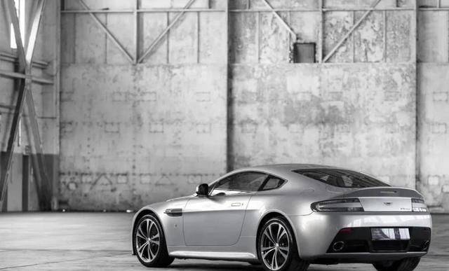 『车型』现代与经典相聚 阿斯顿·马丁Vantage 70周年回顾