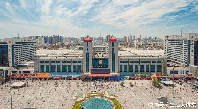  「郑州站」每天接发13万人的火车站见过没？可在这里乘火车到中