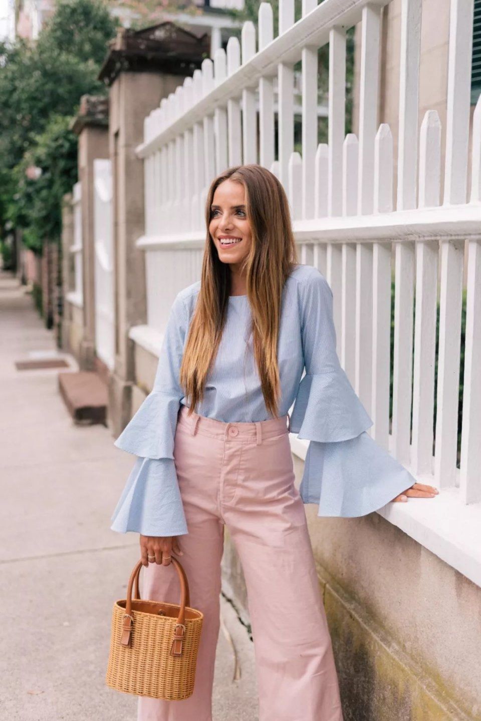 初秋这些颜色穿在一起,显白又高级!