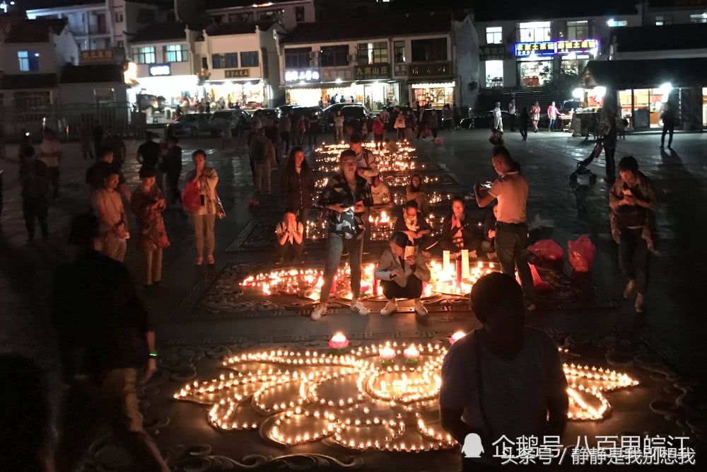 地藏王菩萨1323年诞辰日 数万佛系游人涌入九华山打地铺敬香