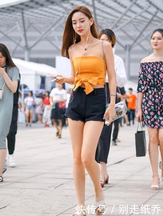 『美女』街拍美女紧身窄裙淑女范儿,优雅气质高颜值