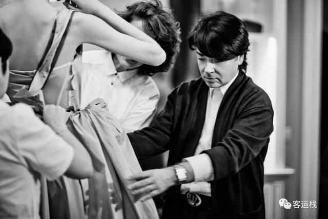 俄罗斯足球队借过，轮到时尚军团上场了|会玩