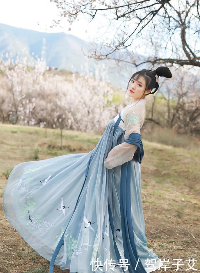  [汉服]这些“上架嫌它丑，下架求成狗”的绝版汉服，有你的梦中情裙吗