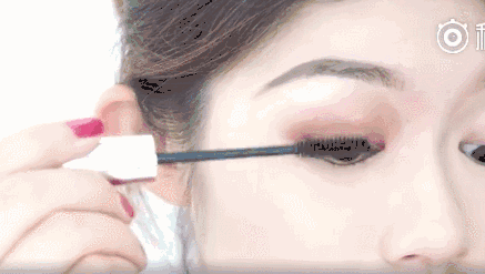 王祖贤从不修眉，邱淑贞最爱大红唇……被火爆抖音复古港风妆惊艳