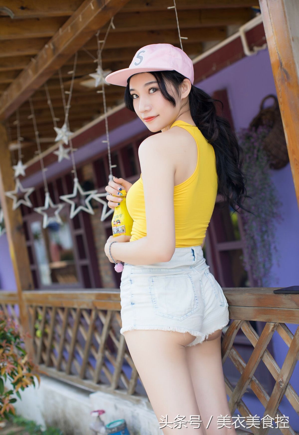 夏天这么穿完美修饰蜜桃臀 性感之中又有洋溢着青春活力