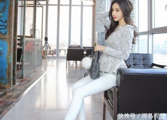 展现■牛仔裤美女的穿搭展现视觉上的美感,靓丽而优雅!