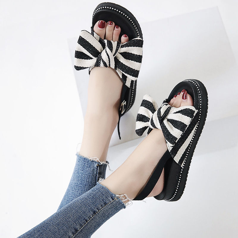 今年流行的几款凉鞋，超级衬脚美，每一款都堪称经典