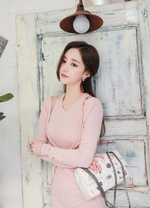 街拍：利落大方的气质让美女们爱不释手，身材的线条得到拉伸