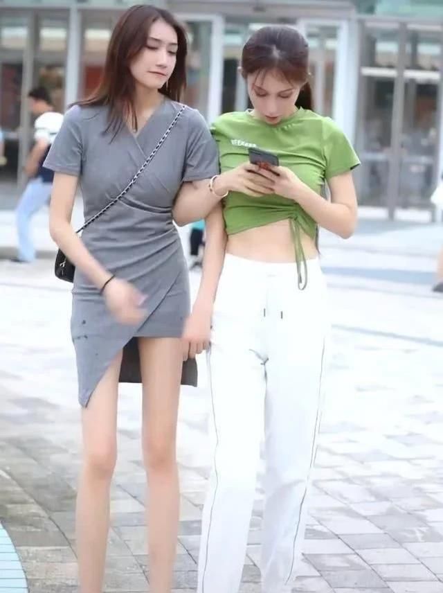  穿着|“不抢风头”闺蜜穿搭:一个温柔大方,一个清新甜美,超级吸睛!