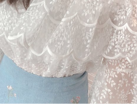 现在的女人果然胆大,吊带都不穿了,穿个抹胸裙直接出门,太性感