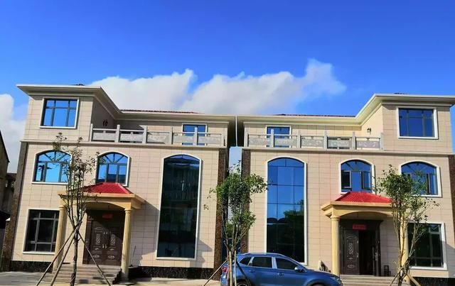  漂亮■你还在省吃俭用去城里买房？有钱人都纷纷回农村，盖起了