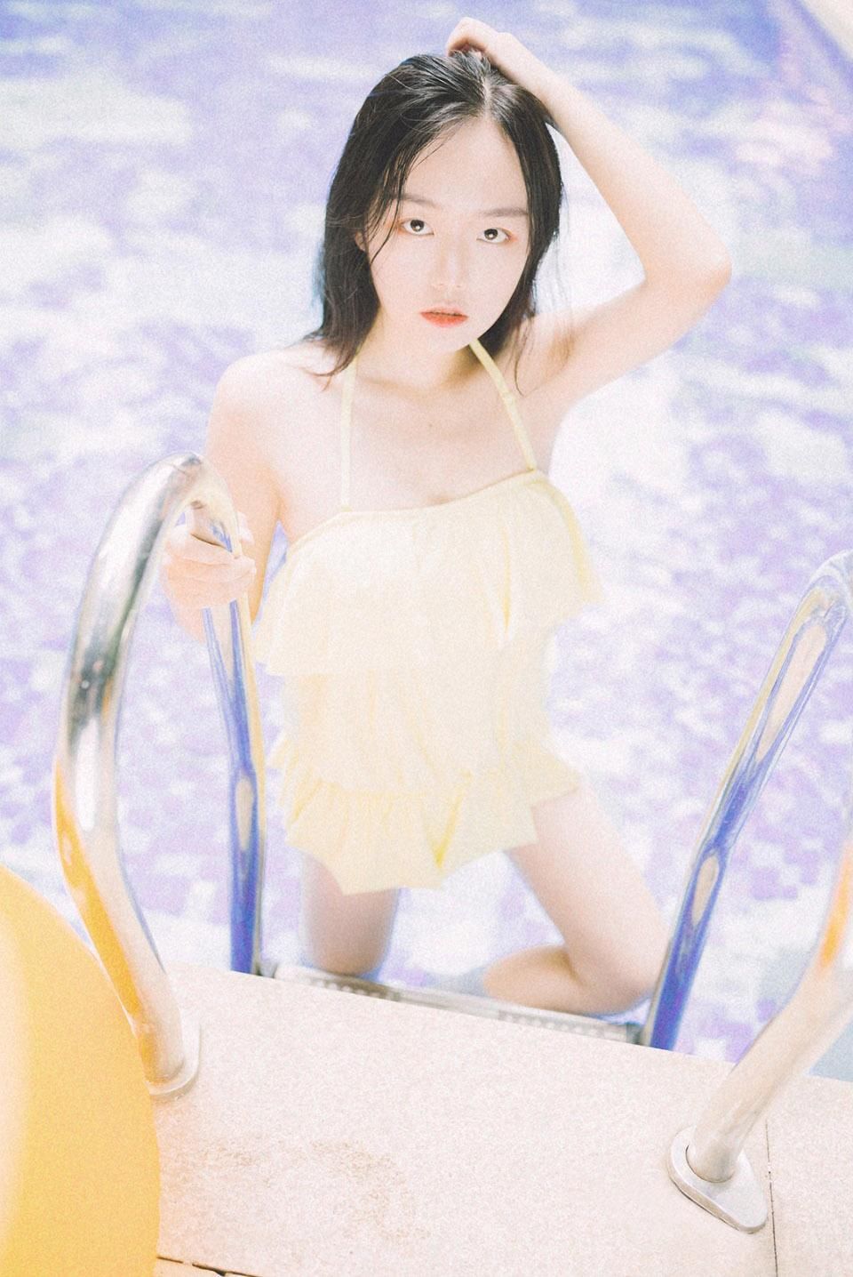 性感泳装美女夏日胶片写真图片