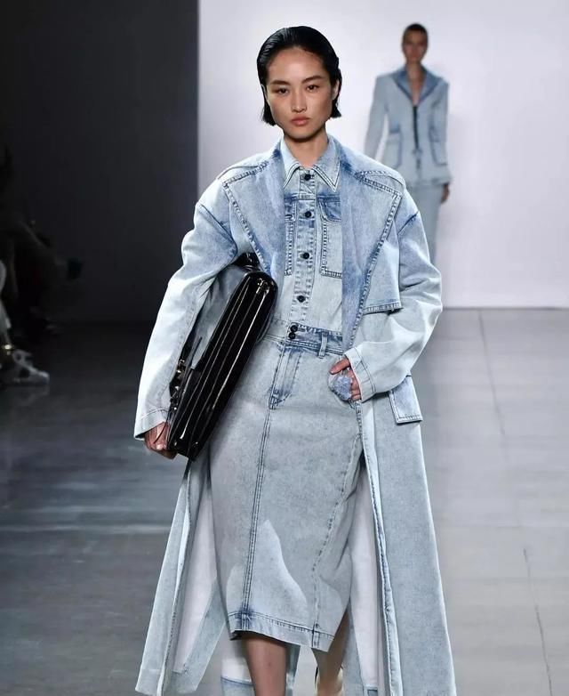  『经典蓝』必看!2020年春夏流行色出来了,早穿早美!