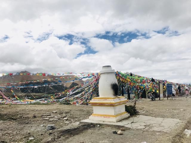 川藏线上的老司机不愿搭穷游女，套路太深，停下车就后悔了