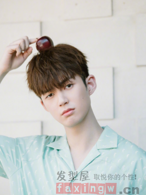 适合大一男生的发型 帅气发型开启人生新篇章