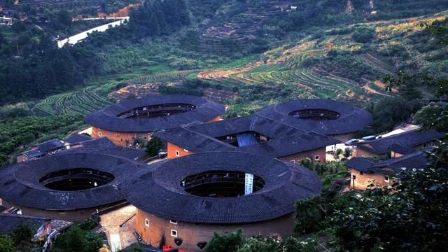 中国的“土房子”成了5A景区,门票超百元,为何吸引大量游客?