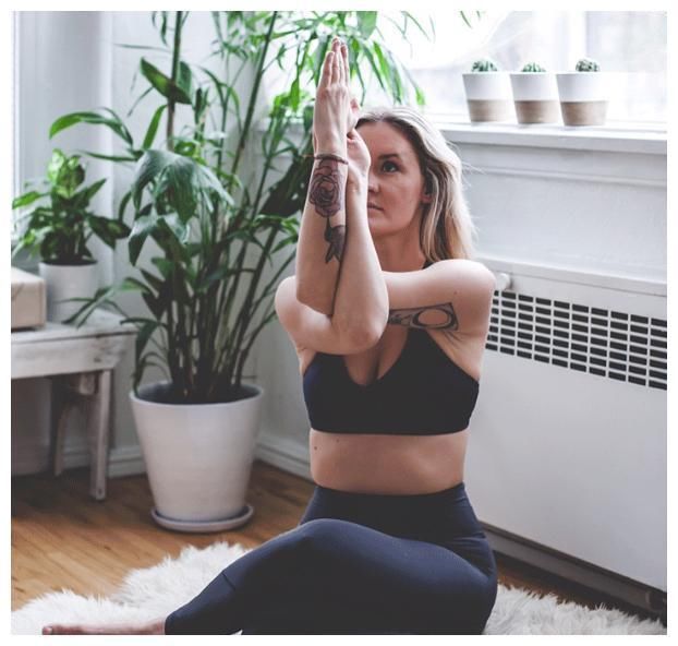 美拍：穿着紧身裤的丰满女子，你敢相信她已经三十多岁了吗